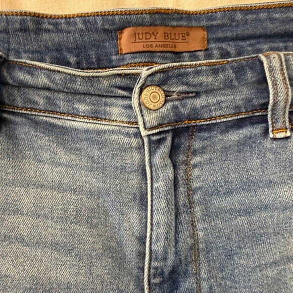 Judy Blue Medium Wash Raw Hem High Rise Denim Shorts Womens Size 2XL Stretch - Picture 3 of 11